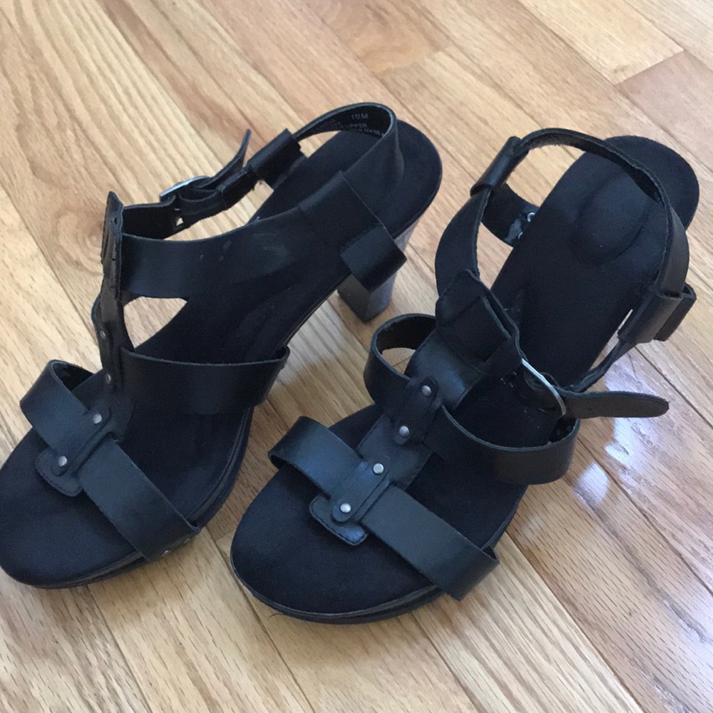 Black sandal heels